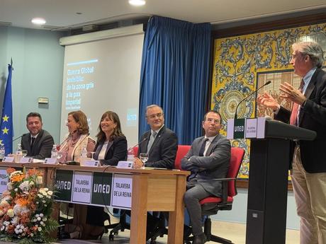 La lección del director de la UNED de Ávila sobre la «guerra global invisible» abre el curso en Talavera