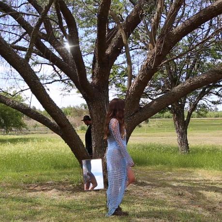 Clara Ballestero presenta los segundos dos cortes de su nuevo disco: Tiempo y Una razón para esperar