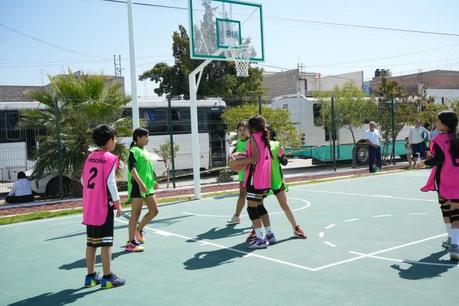 Deportistas celebran la apertura de la Unidad Deportiva El Palmar Deportistas celebran la apertura de la Unidad Deportiva El Palmar