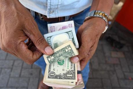 Potosinas y potosinos en el extranjero mantienen su apoyo a familias mediante remesas Potosinas y potosinos en el extranjero mantienen su apoyo a familias mediante remesas