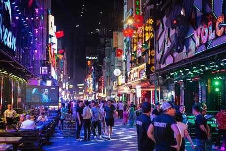 12 calles que cobran vida por la noche Calle Bùi Viện