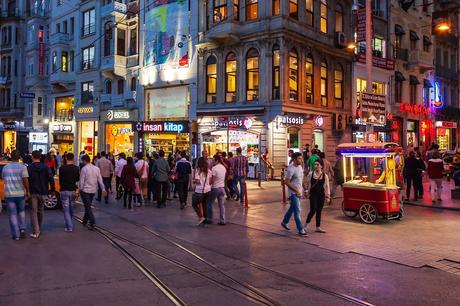 12 calles que cobran vida por la noche Istiklal Caddesi