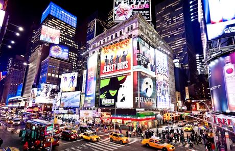 12 calles que cobran vida por la noche Broadway