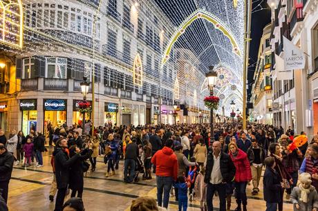 12 calles que cobran vida por la noche Calle Larios