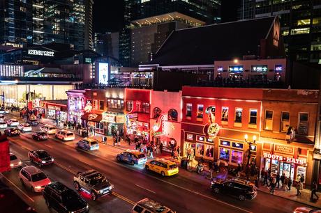 12 calles que cobran vida por la noche Broadway inferior