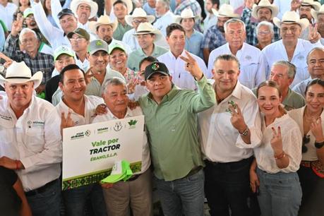 Tractores y equipamiento entregó Ricardo Gallardo al campo potosino Tractores y equipamiento entregó Ricardo Gallardo al campo potosino