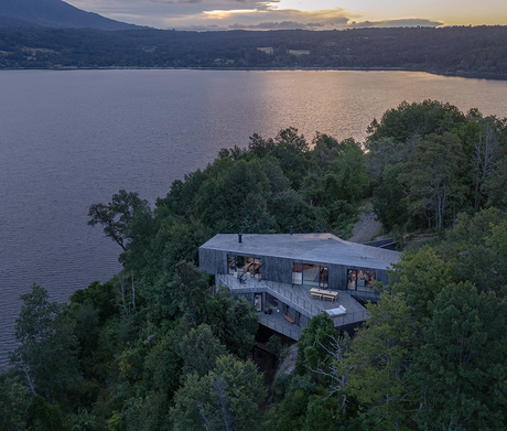 Casa PYR de Cazú Zegers: bloques de piedra y fuego en Chile 6
