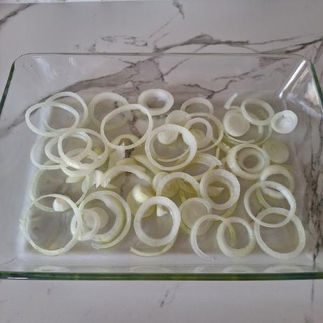 Salmón marinado al horno con verduras