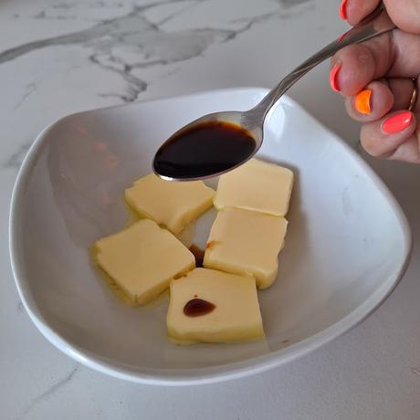 Salmón marinado al horno con verduras