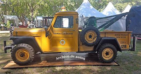 Jeep Baqueano 1000 grúa del ACA de 1961