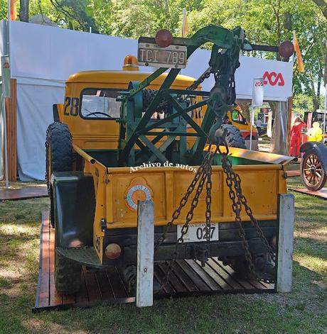 Jeep Baqueano 1000 grúa del ACA de 1961