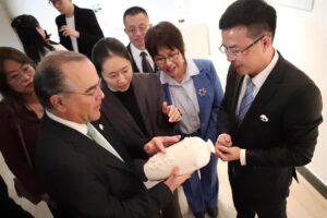 Facultad de Humanidades de Toledo acoge hasta el 30 de noviembre una muestra sobre el despertar turístico de la Catedral Facultad de Humanidades de Toledo acoge hasta el 30 de noviembre una muestra sobre el despertar turístico de la Catedral