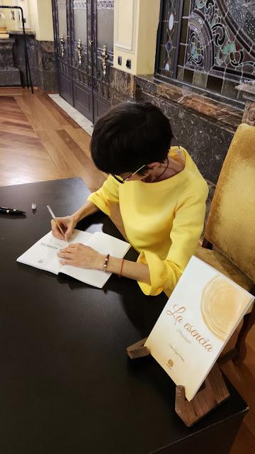 BLOGSSIPGIRL Y LA HISTORIA DE UN PROCESO CREATIVO. PRESENTACIÓN DE LA ESENCIA, MI LIBRO.  EN CAJA RURAL DE ARAGÓN