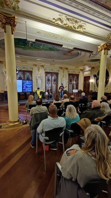 BLOGSSIPGIRL Y LA HISTORIA DE UN PROCESO CREATIVO. PRESENTACIÓN DE LA ESENCIA, MI LIBRO.  EN CAJA RURAL DE ARAGÓN