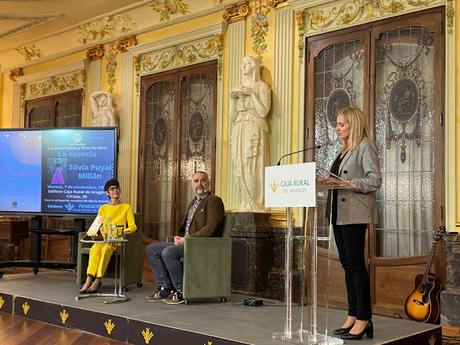 BLOGSSIPGIRL Y LA HISTORIA DE UN PROCESO CREATIVO. PRESENTACIÓN DE LA ESENCIA, MI LIBRO.  EN CAJA RURAL DE ARAGÓN