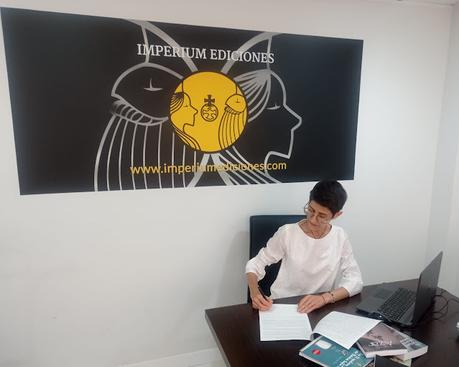 BLOGSSIPGIRL Y LA HISTORIA DE UN PROCESO CREATIVO. PRESENTACIÓN DE LA ESENCIA, MI LIBRO.  EN CAJA RURAL DE ARAGÓN