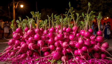 10 Tradiciones del Mundo que Desafían la Lógica y Fascinan a la Humanidad 10 Tradiciones del Mundo que Desafían la Lógica y Fascinan a la Humanidad