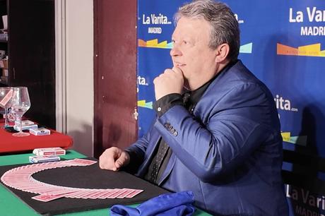 El campeón mundial de cartomagia Henry Evans deslumbra en La Varita Mágica de Valencia El campeón mundial de cartomagia Henry Evans deslumbra en La Varita Mágica de Valencia