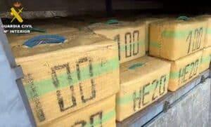 Dos detenidos por robar con fuerza relojes inteligentes, móviles o patinetes en comercios de Daimiel Dos detenidos por robar con fuerza relojes inteligentes, móviles o patinetes en comercios de Daimiel