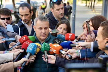 Feijóo replica a Sánchez que Cataluña ha privatizado servicios públicos cinco veces más que Andalucía Feijóo replica a Sánchez que Cataluña ha privatizado servicios públicos cinco veces más que Andalucía