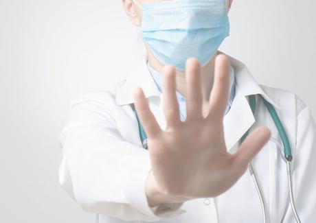 Sescam quiere sancionar a agresores a sanitarios aunque estas infracciones también sean penadas como delito