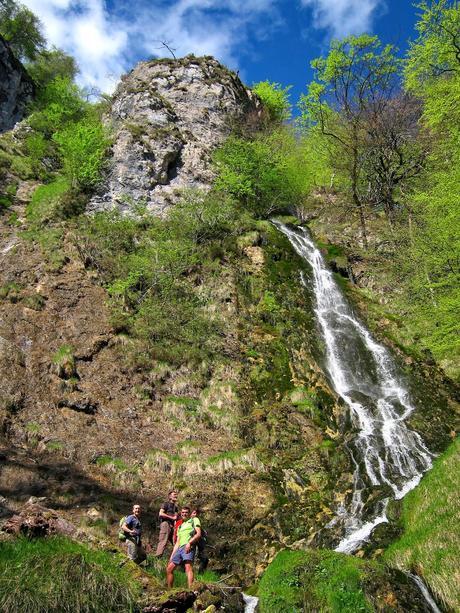 De Tajadura a la Redondina (LA AGRESTE PEÑAMELLERA PARTE I) Cascada Blanca vista inferior