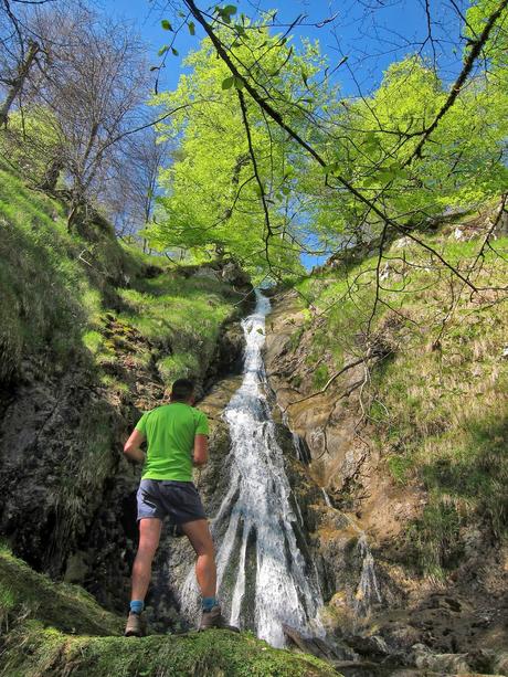 De Tajadura a la Redondina (LA AGRESTE PEÑAMELLERA PARTE I) Ascenso a la cascada superior