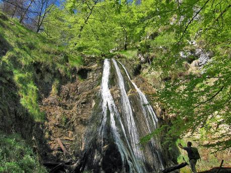 De Tajadura a la Redondina (LA AGRESTE PEÑAMELLERA PARTE I) Base de la primera cascada