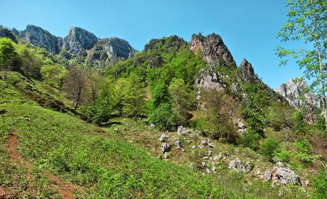 De Tajadura a la Redondina (LA AGRESTE PEÑAMELLERA PARTE I) Descanso junto a la Riega Lavandera