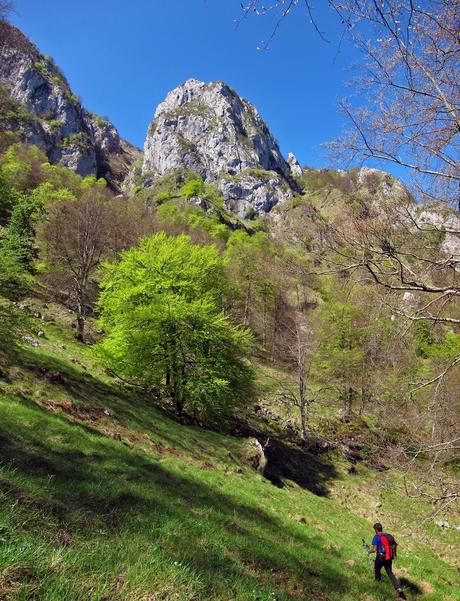 De Tajadura a la Redondina (LA AGRESTE PEÑAMELLERA PARTE I) Canal del Cleriu y arroyo del Peyu la Leche