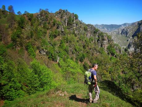 De Tajadura a la Redondina (LA AGRESTE PEÑAMELLERA PARTE I) Lomo herboso hacia la Riega Veneros