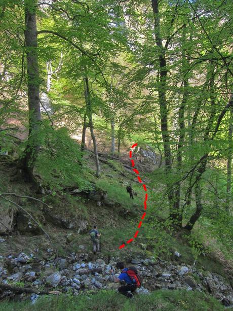 De Tajadura a la Redondina (LA AGRESTE PEÑAMELLERA PARTE I) Cruce de la segunda torrentera