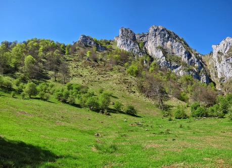 De Tajadura a la Redondina (LA AGRESTE PEÑAMELLERA PARTE I) Prao Bos
