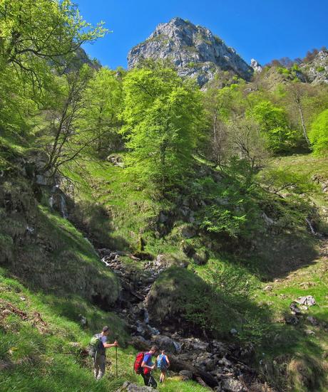 De Tajadura a la Redondina (LA AGRESTE PEÑAMELLERA PARTE I) Pasá Grande sobre la Riega Veneros