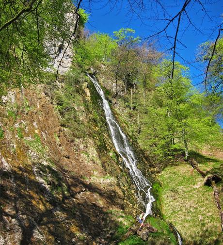De Tajadura a la Redondina (LA AGRESTE PEÑAMELLERA PARTE I) Cascada Blanca