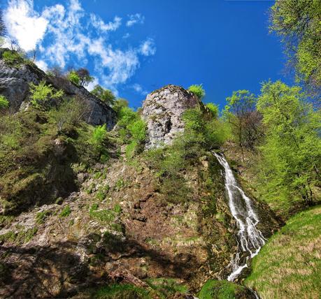 De Tajadura a la Redondina (LA AGRESTE PEÑAMELLERA PARTE I) Cascada Blanca