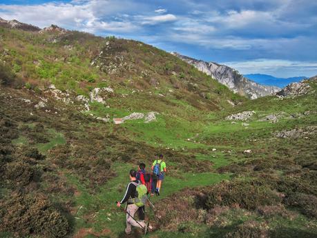 De Tajadura a la Redondina (LA AGRESTE PEÑAMELLERA PARTE I) Cabañas de Tajadura