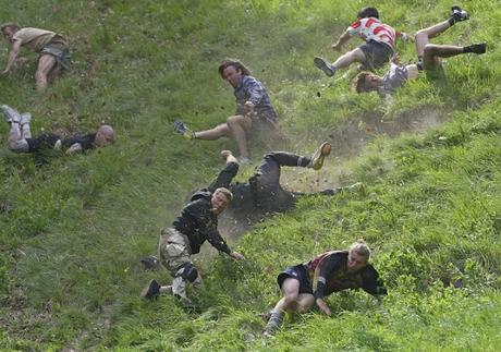 Cooper's Hill Cheese-Rolling and Wake. | Foto: Kin Cheung - AP Lanzamiento de Queso en Cooper’s Hill (Cheese Rolling) – Inglaterra