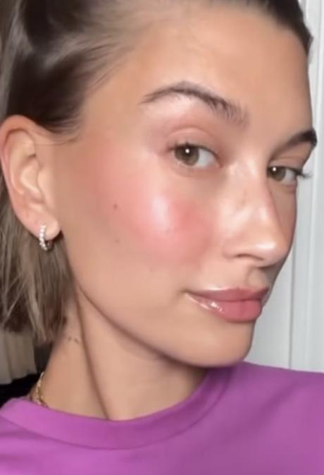 glowy blush truco de maquillaje beauty tip makeup efecto glow piel luminosa Hailey Bieber tiktok paso a paso