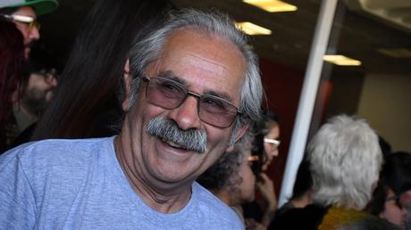 Reeditan premiada publicación del artista Mono González