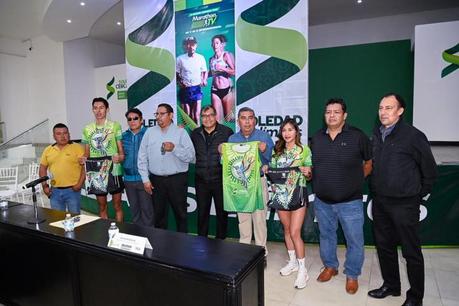 Alcalde Juan Manuel Navarro encabeza presentación oficial de la playera y medalla del Marathón TV 2025