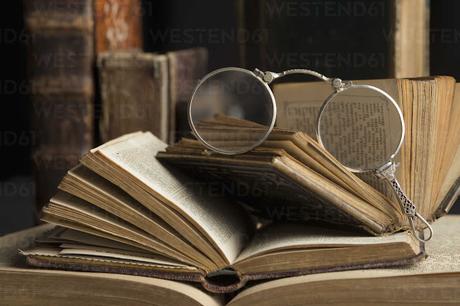 Pila de libros vintage o moderno