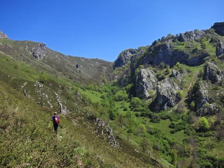 De La Redondina a Tajadura (LA AGRESTE PEÑAMELLERA PARTE II) Vistas sobre el valle Collantes
