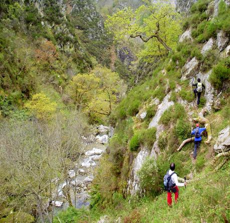 De La Redondina a Tajadura (LA AGRESTE PEÑAMELLERA PARTE II) Zona de toboganes sobre el Mildón