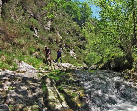 De La Redondina a Tajadura (LA AGRESTE PEÑAMELLERA PARTE II) Sendero junto al Mildón
