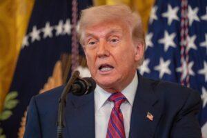 La cadena BBC pide disculpas a Trump por editar sus palabras pero rechaza pagarle una compensación La cadena BBC pide disculpas a Trump por editar sus palabras pero rechaza pagarle una compensación