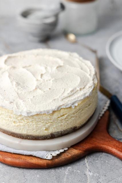 Cheesecake de vainilla y crema batida de mantequilla tostada
