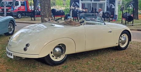 Hans Waibel y su convertible visto en AutoClásica 2025 Hans Waibel y su convertible visto en AutoClásica 2025