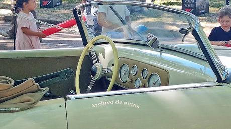 Hans Waibel y su convertible visto en AutoClásica 2025 Hans Waibel y su convertible visto en AutoClásica 2025