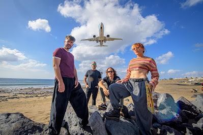 DRÛPE: 'PEACH PLEASE'